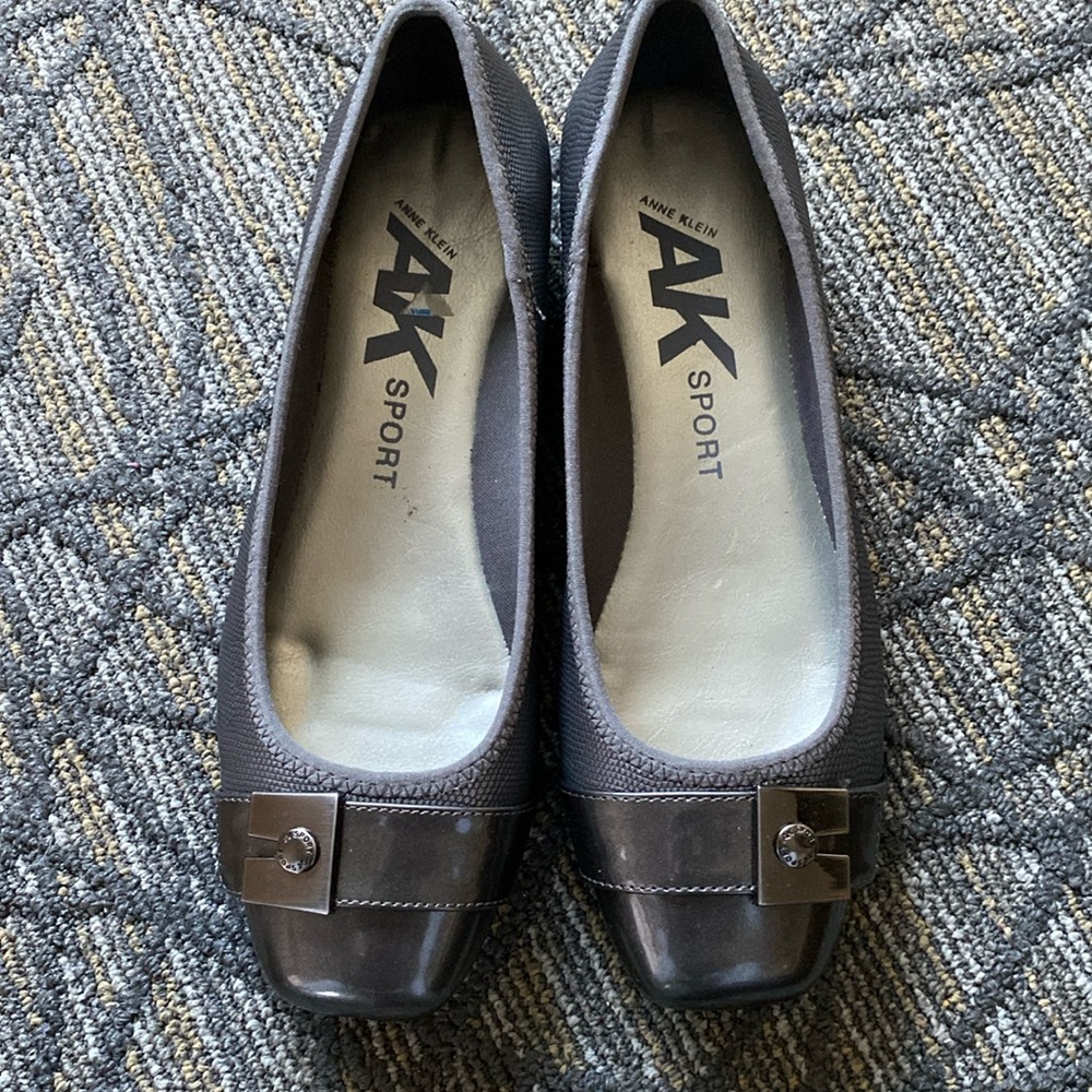 Women’s grey shoes. Casual wear. Anne Klein.